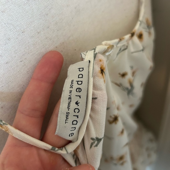 Paper crane floral daisy white tank top - Picture 4 of 4